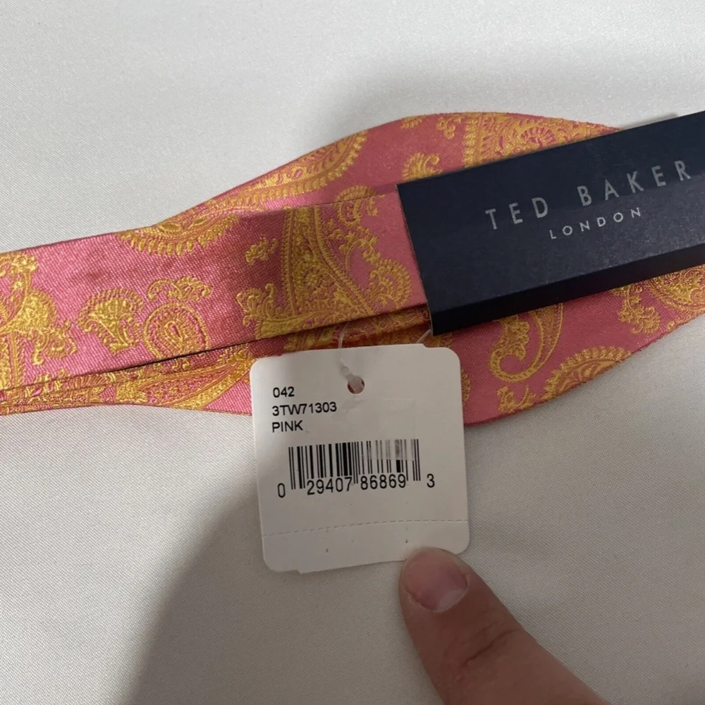 NWT $80 Ted Baker London MEN Preakness Paisley Silk Bow Tie in‎ in Pink/Peach